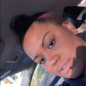 Meet your Posher, Camri